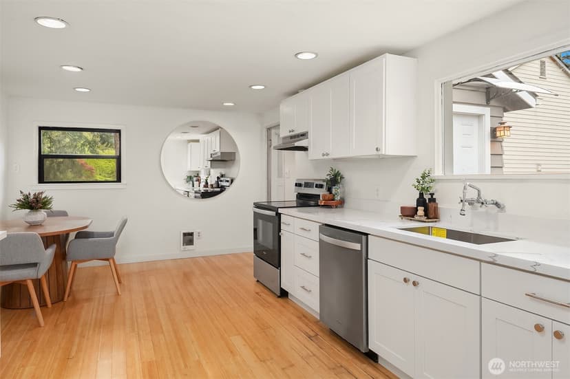 Property photo for 215 NW 130th Street, Seattle photo 7