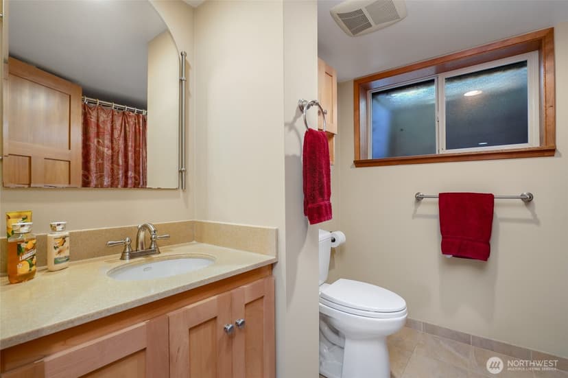 Property photo for 336 N 160th Street, Shoreline photo 21