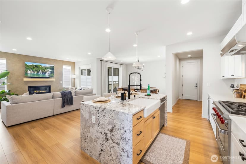 Property photo for 33136 Holly Avenue SE, Black Diamond photo 13