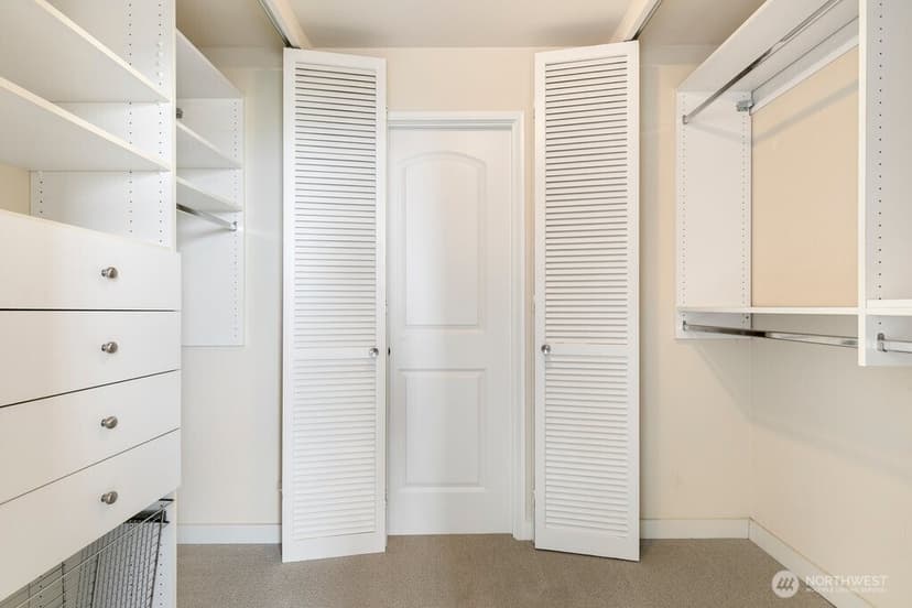 Property photo for 521 5th Avenue W #805, Seattle photo 18