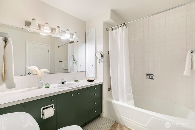 Property photo for 521 5th Avenue W #805, Seattle photo 19