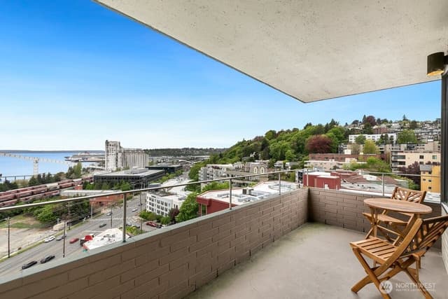 Property photo for 521 5th Avenue W #805, Seattle photo 3