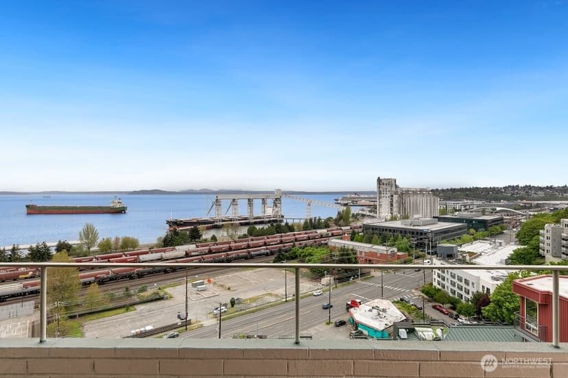 Property photo for 521 5th Avenue W #805, Seattle photo 4