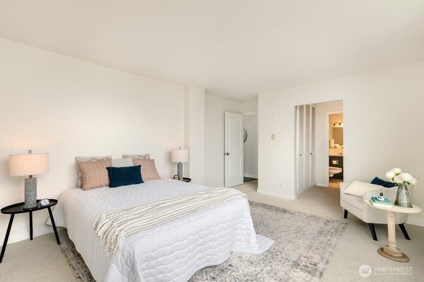 Property photo for 521 5th Avenue W #805, Seattle photo 16