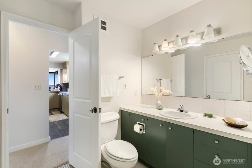 Property photo for 521 5th Avenue W #805, Seattle photo 20
