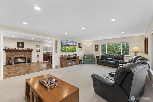 Property photo for 17151 SE Petrovitsky Road, Renton photo 4
