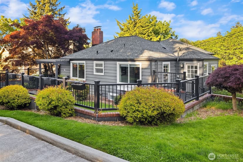Property photo for 2702 4th Avenue W, Seattle
