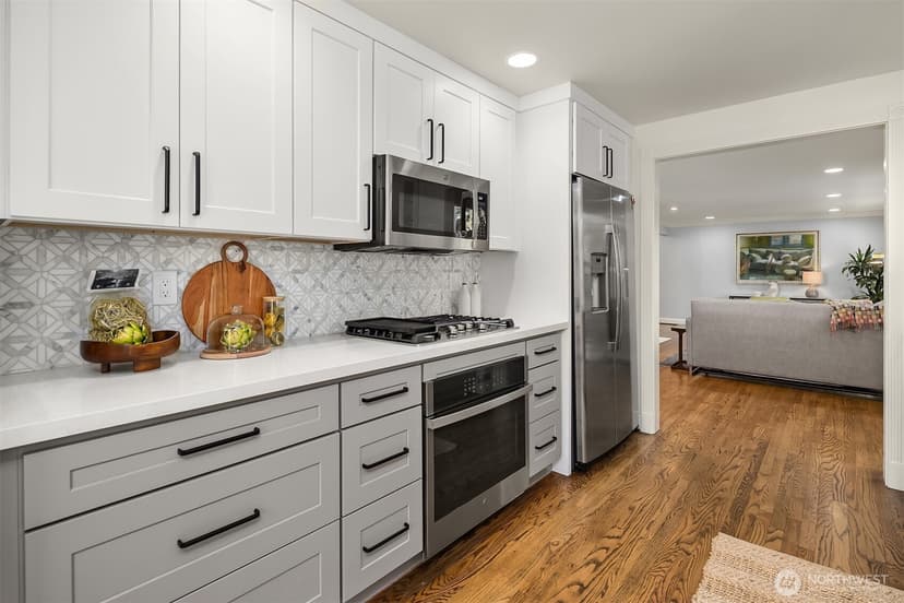 Property photo for 2702 4th Avenue W, Seattle photo 7