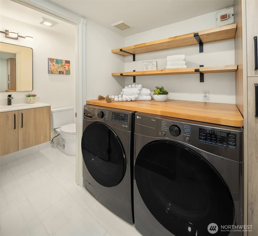 Property photo for 2702 4th Avenue W, Seattle photo 28