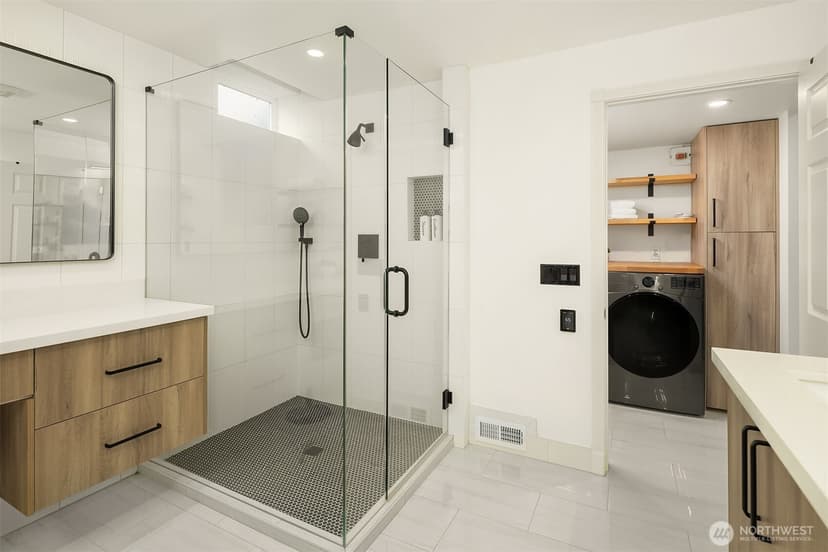 Property photo for 2702 4th Avenue W, Seattle photo 20