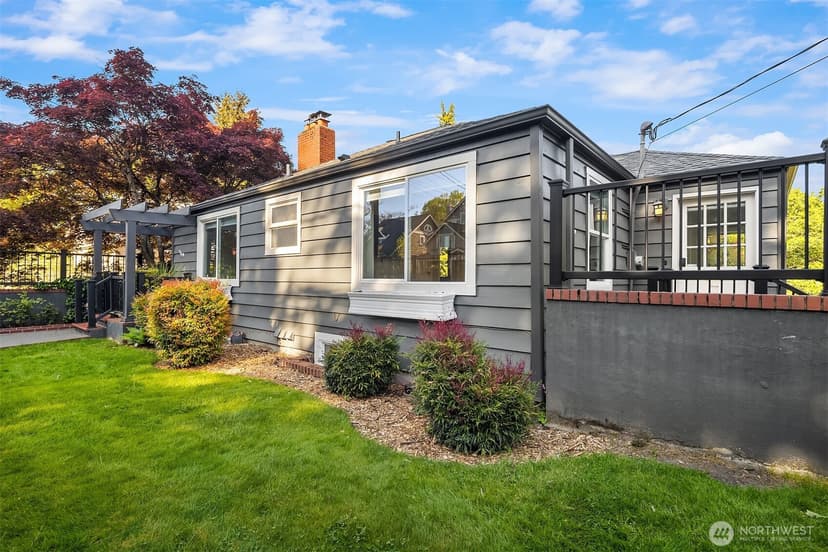 Property photo for 2702 4th Avenue W, Seattle photo 32