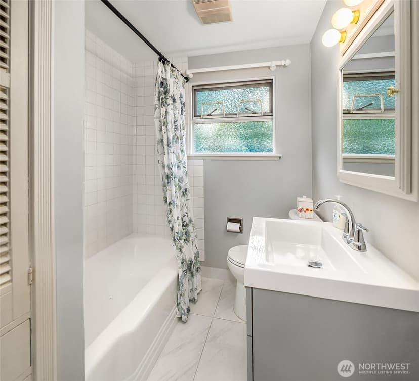 Property photo for 2702 4th Avenue W, Seattle photo 25