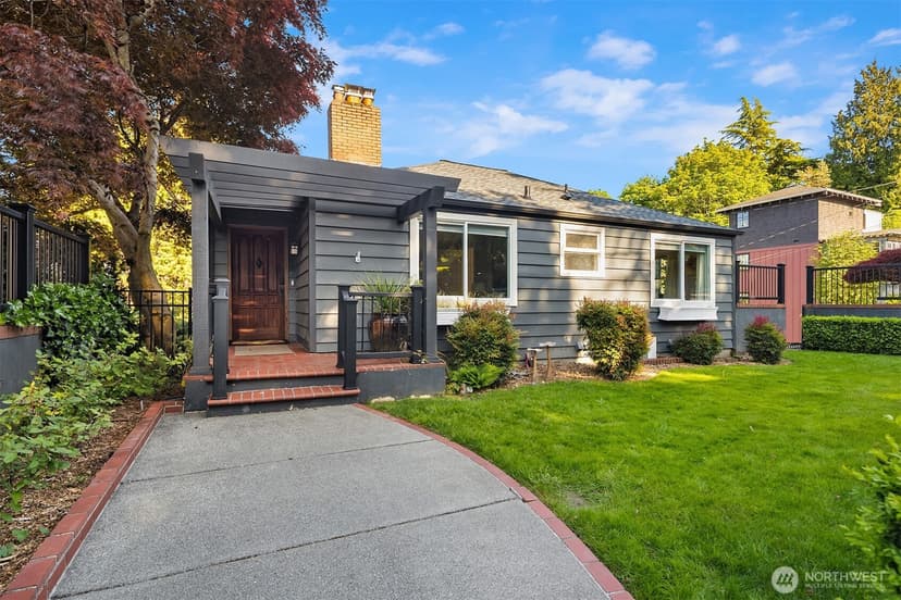 Property photo for 2702 4th Avenue W, Seattle photo 2