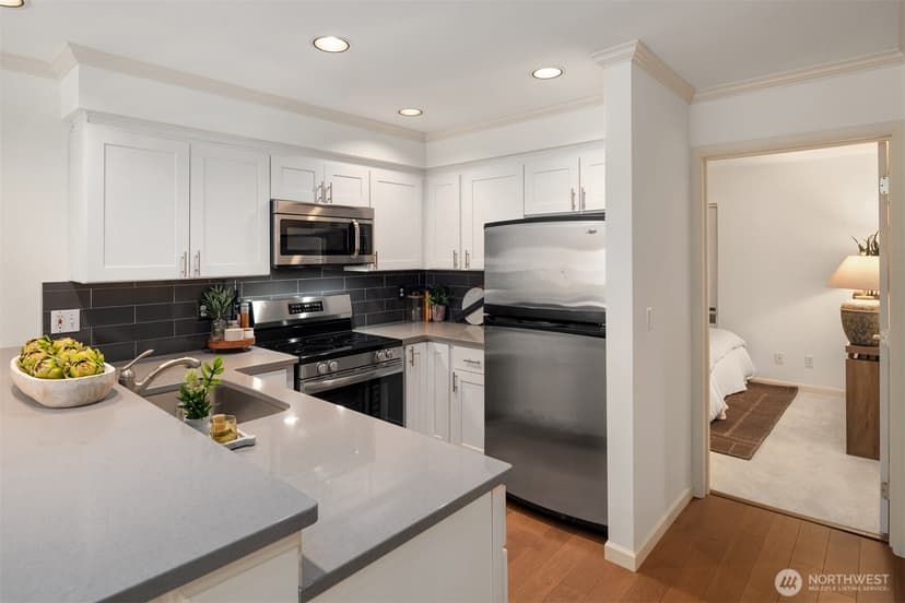 Property photo for 1417 Queen Anne Avenue N #206, Seattle photo 8