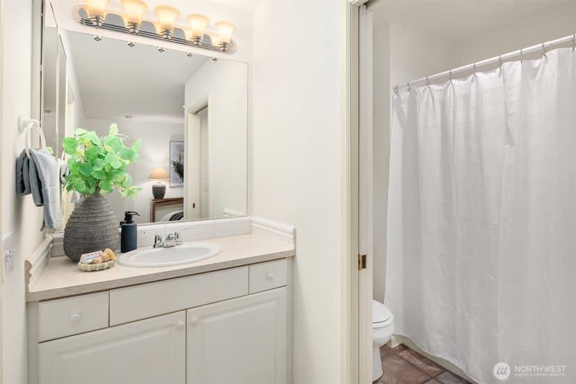 Property photo for 1417 Queen Anne Avenue N #206, Seattle photo 15