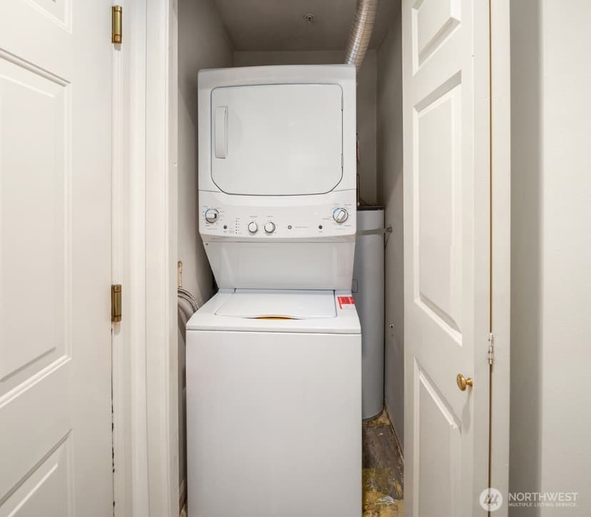 Property photo for 1417 Queen Anne Avenue N #206, Seattle photo 16