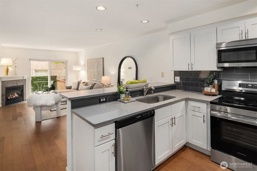Property photo for 1417 Queen Anne Avenue N #206, Seattle photo 9