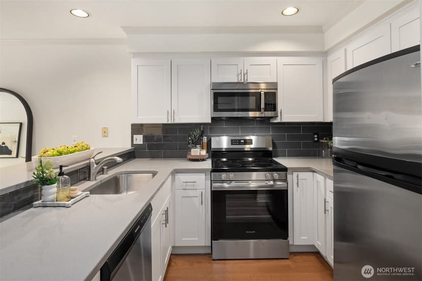 Property photo for 1417 Queen Anne Avenue N #206, Seattle photo 7