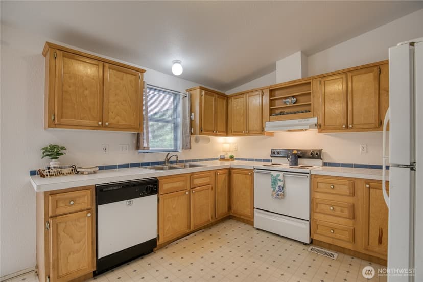 Property photo for 636 Chenois Avenue NE, Ocean Shores photo 7