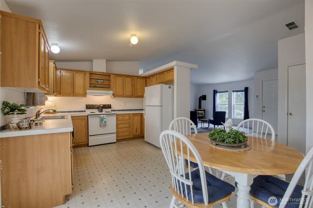 Property photo for 636 Chenois Avenue NE, Ocean Shores photo 5