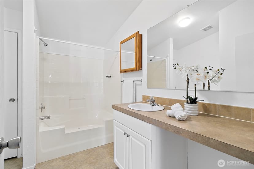 Property photo for 1720 Maple Lane Court #22, Kent photo 28
