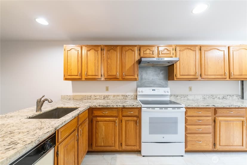 Property photo for 15307 15th Avenue NE #7, Shoreline photo 8