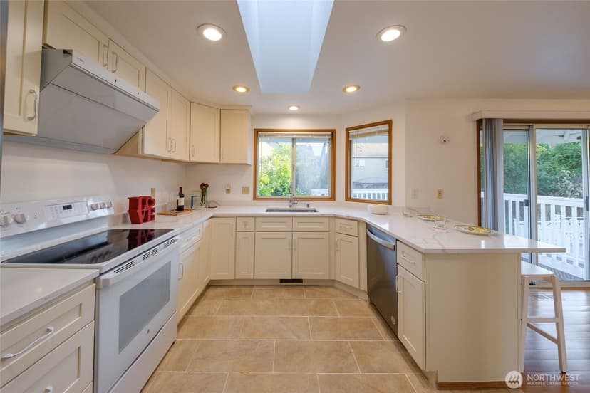 Property photo for 830 234th Street SE, Bothell photo 6