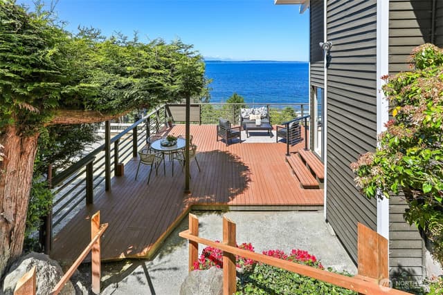 Property photo for 2122 Halleck Avenue SW, Seattle photo 2