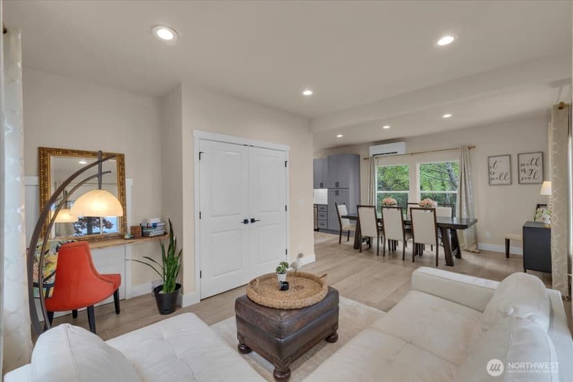 Property photo for 1273 Beach Drive E, Port Orchard photo 11