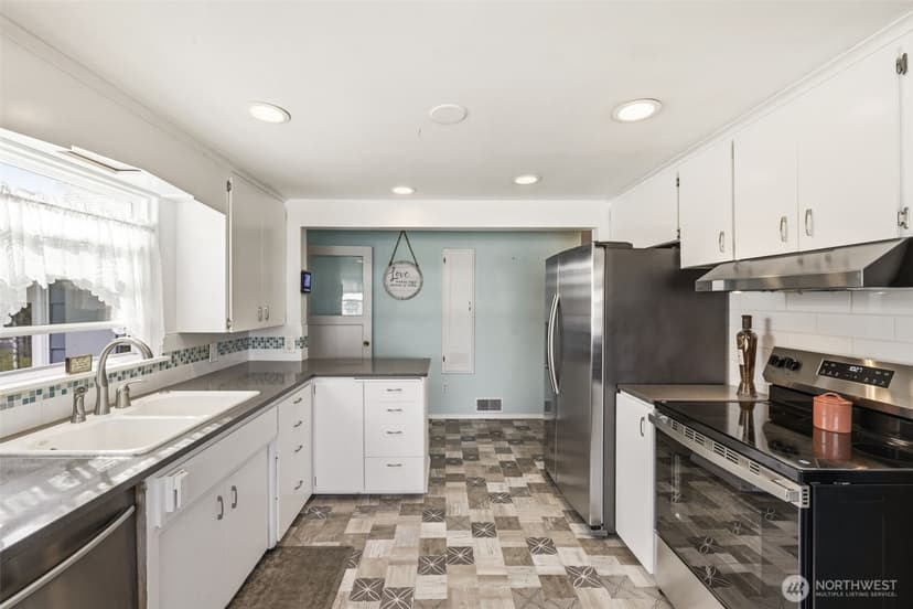 Property photo for 614 E 84th Street, Tacoma photo 8