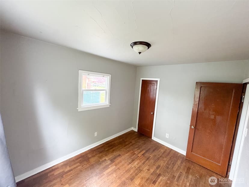 Property photo for 215 J Street SE, Auburn photo 11