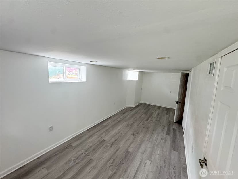 Property photo for 215 J Street SE, Auburn photo 22