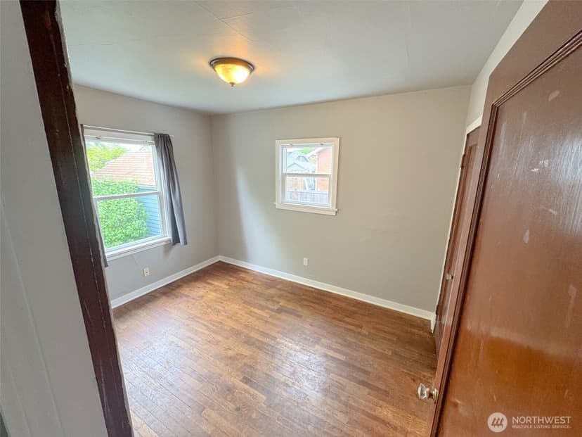 Property photo for 215 J Street SE, Auburn photo 10