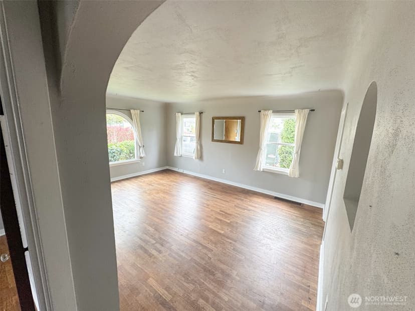 Property photo for 215 J Street SE, Auburn photo 14
