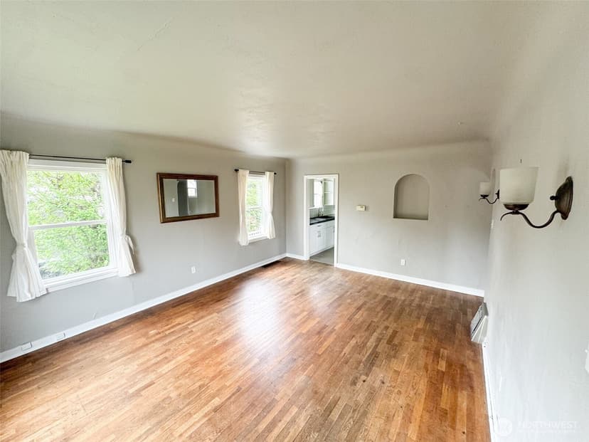 Property photo for 215 J Street SE, Auburn photo 6
