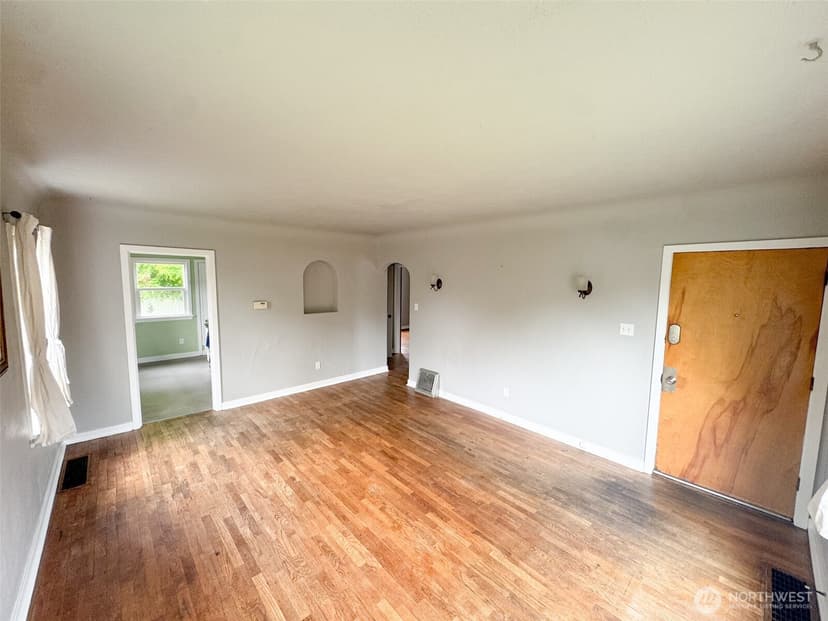 Property photo for 215 J Street SE, Auburn photo 7