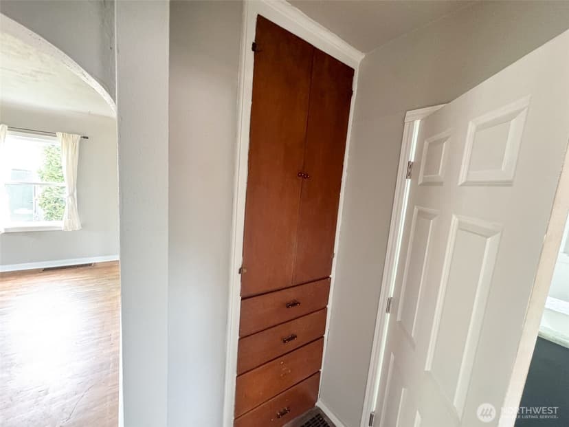 Property photo for 215 J Street SE, Auburn photo 8