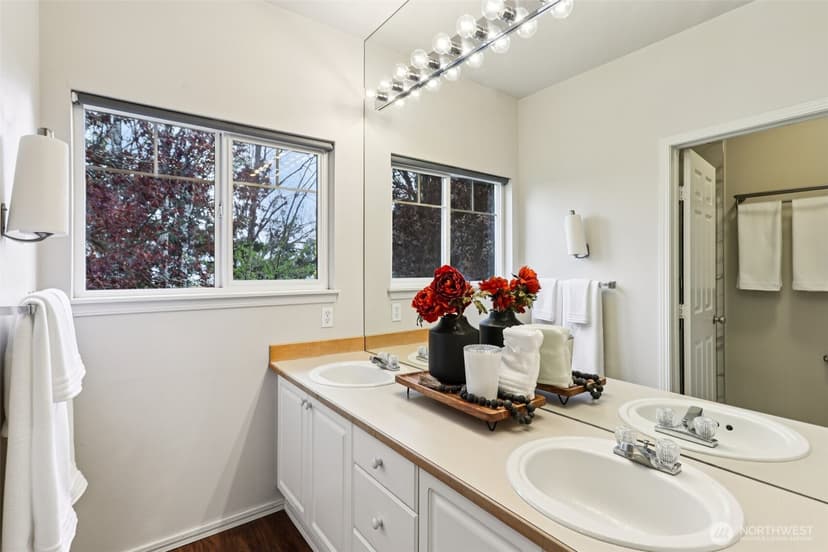 Property photo for 441 S 51st Court, Renton photo 27