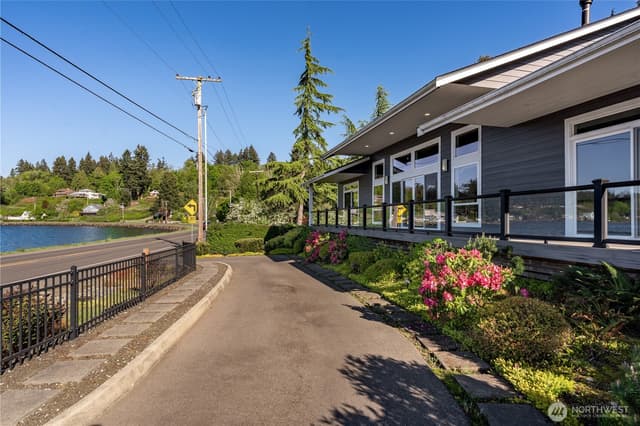Property photo for 1253 Beach Drive E, Port Orchard photo 5
