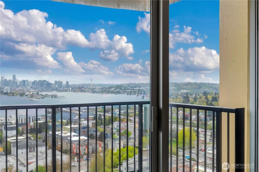Property photo for 4540 8th Avenue NE #2106, Seattle photo 3
