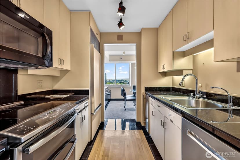 Property photo for 4540 8th Avenue NE #2106, Seattle photo 8