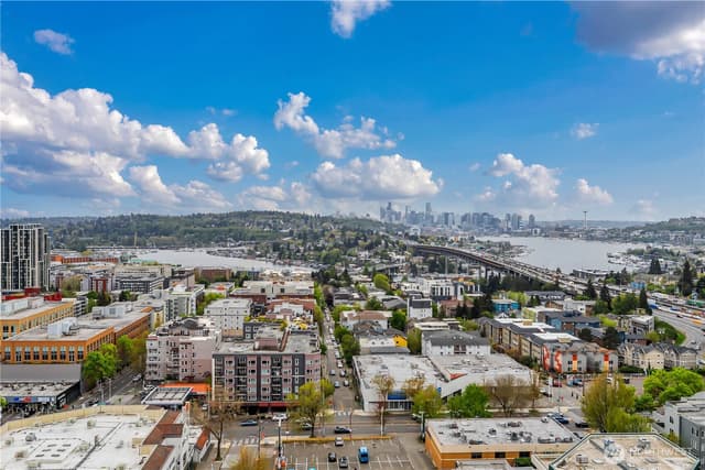 Property photo for 4540 8th Avenue NE #2106, Seattle photo 2