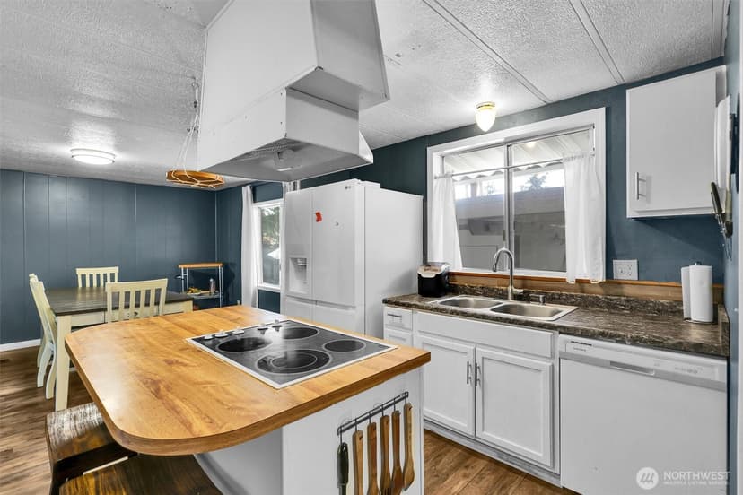 Property photo for 9007 53rd Avenue Ct E, Tacoma photo 6