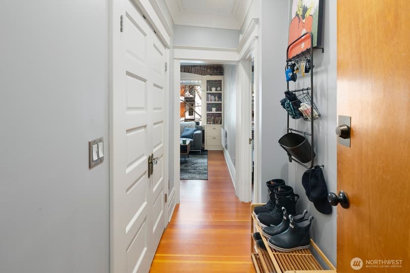 Property photo for 7 Harrison Street #39, Seattle photo 6