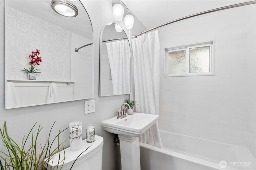 Property photo for 2300 NE 8th Place, Renton photo 12