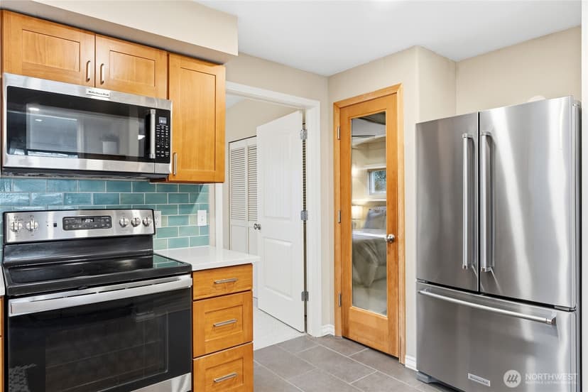 Property photo for 2300 NE 8th Place, Renton photo 6