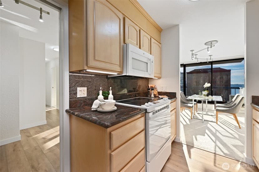 Property photo for 2100 3rd Avenue #1502, Seattle photo 8