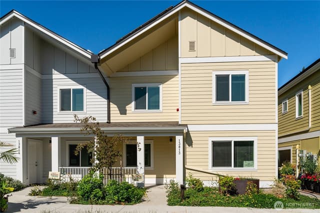 Property photo for 13813 32nd Lane S, Tukwila photo 2