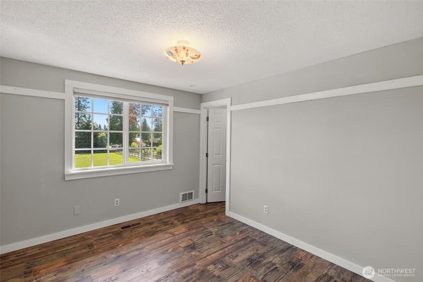 Property photo for 11103 13th Street E, Edgewood photo 20