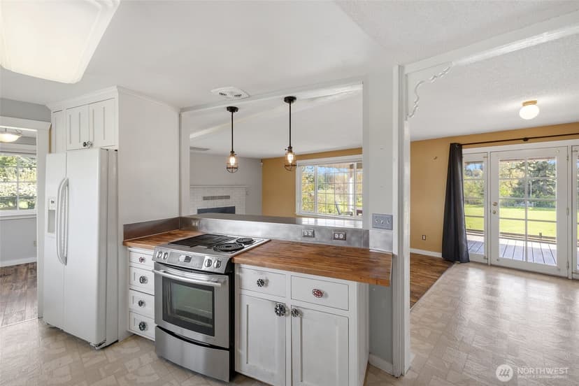 Property photo for 11103 13th Street E, Edgewood photo 10